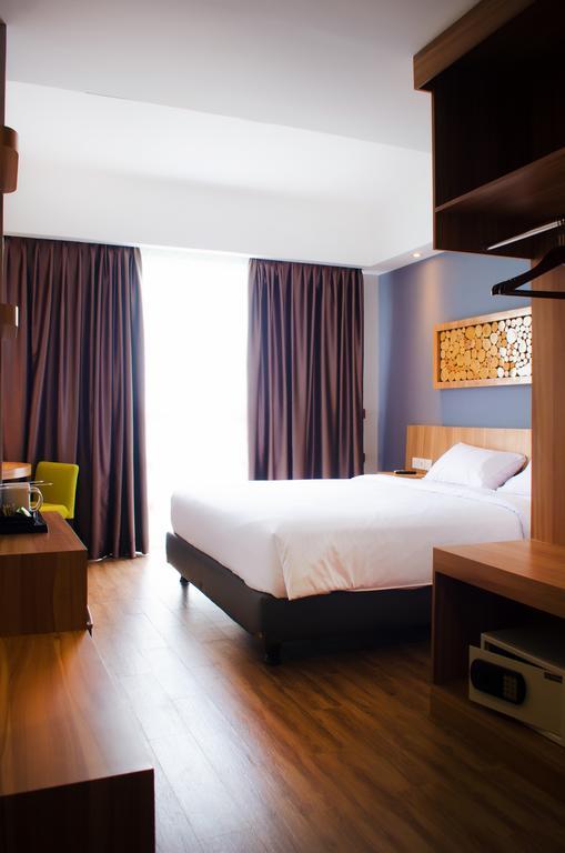 Ayola First Point Hotel פקאנבארו מראה חיצוני תמונה