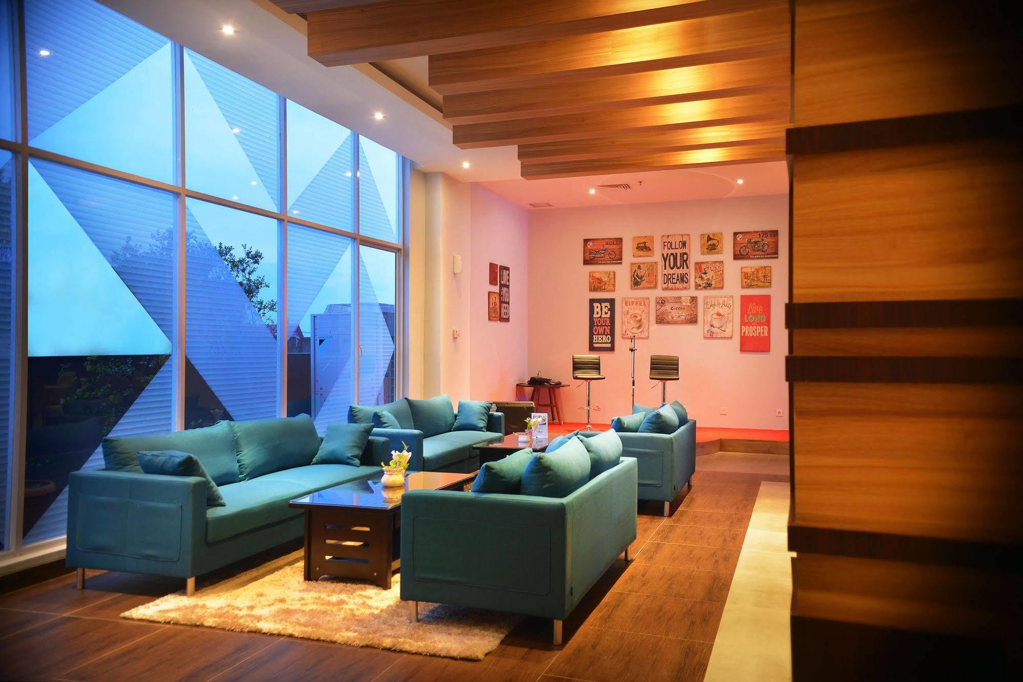 Ayola First Point Hotel פקאנבארו מראה חיצוני תמונה