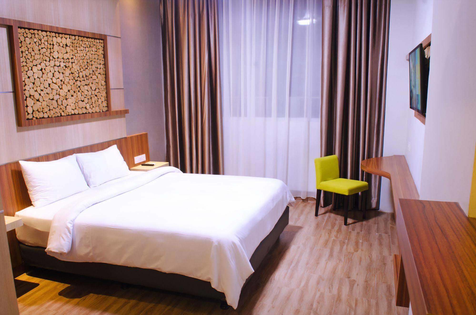 Ayola First Point Hotel פקאנבארו מראה חיצוני תמונה